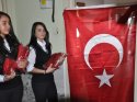 Niğde Valiliği, vatandaşlara Türk bayrağı dağıttı