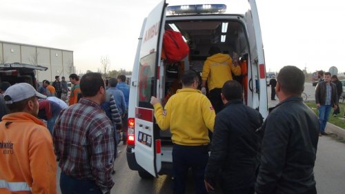 Aksaray'da minibüsle otomobil çarpıştı: 6 yaralı