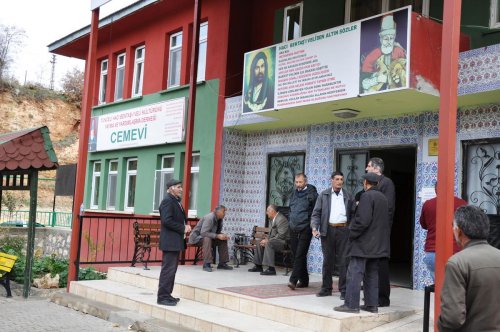 Başbakan Davutoğlu'nun Tunceli Cemevi'ni ziyaret etmesi