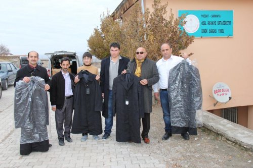 Türk Kızılayı'ndan öğrencilere kışlık giysi yardımı