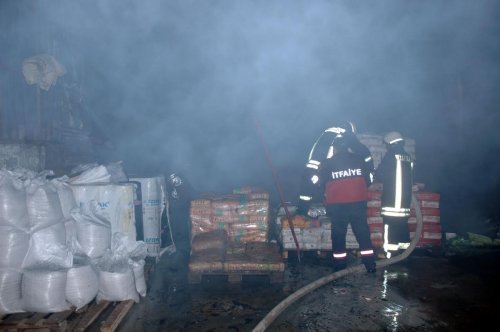 Tekirdağ'da kereste imalathanesinde yangın: 2 yaralı
