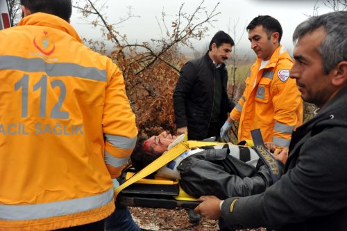 Tokat'ta otomobil devrildi: 3 yaralı
