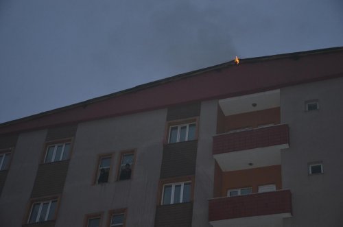 Yüksekova'da yangın paniğe neden oldu