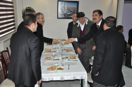 Muş Valisi Büyükersoy, köy korucularıyla yemekte buluştu