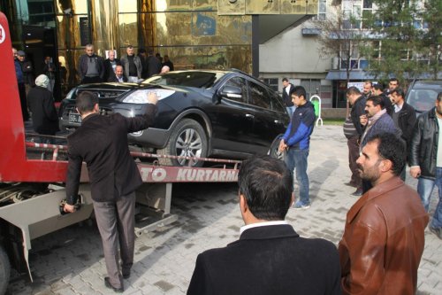 Belediye Başkanı Bakırhan'ın aracına saldırı