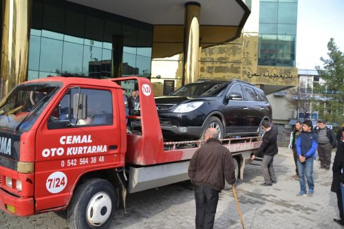 Belediye Başkanı Bakırhan'ın aracına saldırı