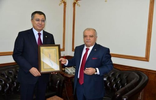 Büyükelçi Tüymebayev, Vali Şentürk'ü ziyaret etti