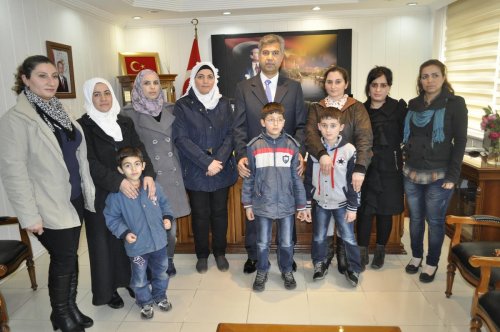 Suriyeli öğrenciler Kaymakam Erkal'ı ziyaret etti