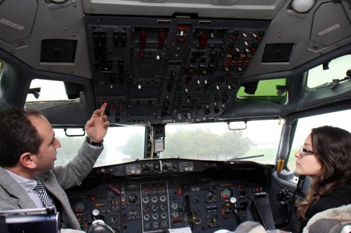 Boeing'de öğrencilere havacılık eğitimi veriyorlar