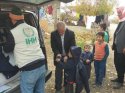 Suriyeli çocuklara mont yardımı