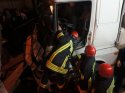 Tanker kabininde sıkışan şoför itfaiye ekiplerince kurtarıldı