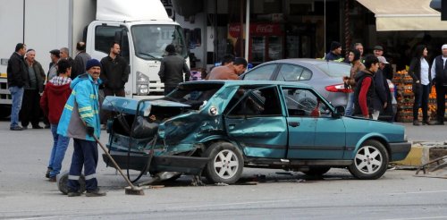 Kahramanmaraş'ta otomobille cip çarpıştı: 4 yaralı