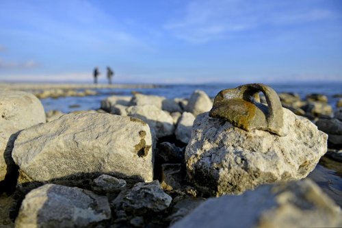 Van Gölü çekilince tarihi kalıntılar ortaya çıktı