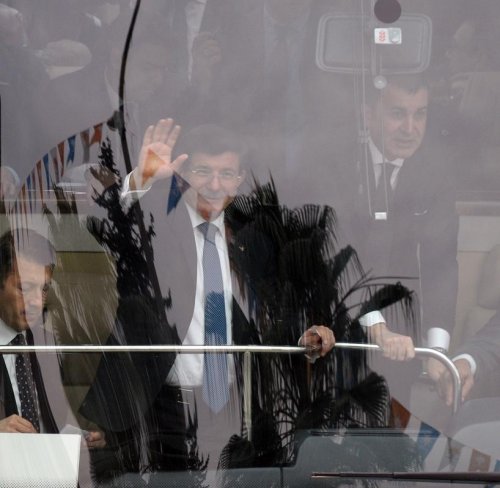 Başbakan Davutoğlu, Adana'ya geldi