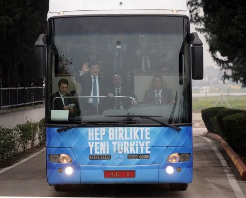 Başbakan Davutoğlu, Adana'ya geldi