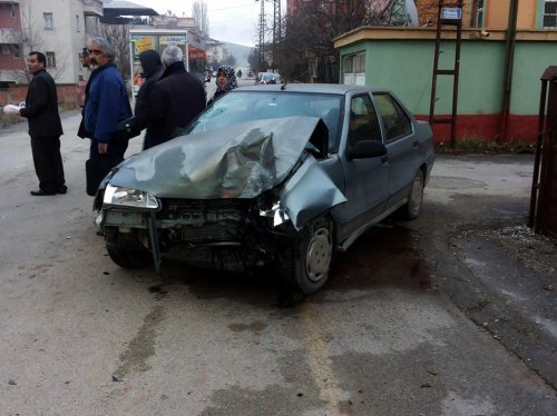 Elbistan'da trafik kazası: 3 yaralı