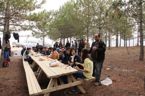Suşehri'nde üniversite öğrencileri piknikte bir araya geldi