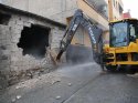 Haliliye'de metruk bina yıkıldı