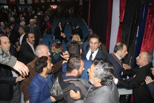 MHP Yalova Merkez İlçe Kongresi'nde kavga