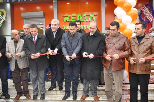 Muş Valisi Büyükersoy, market açılışına katıldı