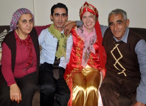 Tokyo'da başlayan aşk Turgutlu'da evliliğe dönüştü