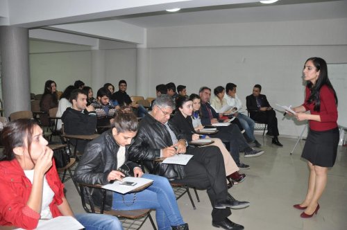 Tarsus'ta AK Parti yöneticilerine diksiyon eğitimi