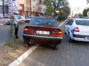 Yol ortasındaki bu araç bakın kimin