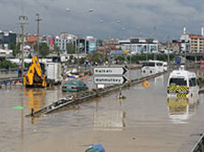 İstanbul Edirne yolu selden kapandı 