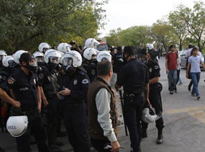 Öğrenciler polisle çatıştı