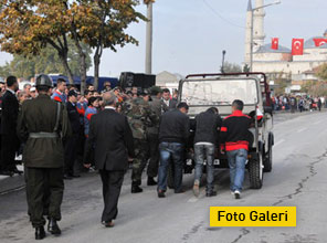 Tören aracı arızalanınca... - Foto