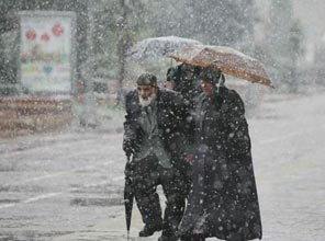 İstanbul'lular yeni haftaya kar ile uyandı
