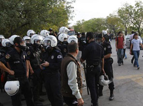 İtfaiyeci eylemine polis müdahalesi