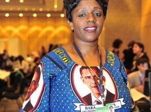 Tanzanyalı Delege'nin Obamalı kıyafeti