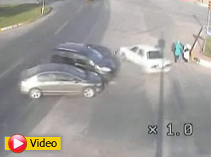 Saniye saniye feci kaza - Video