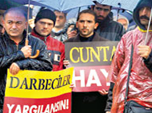 Türkiye ayakta: Cuntacılar yargılansın