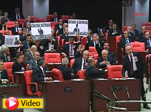CHP'liler Meclis'te pankart açtı - Video