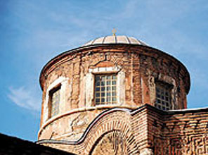 Yetkililer bakıyor tarihi cami çöküyor