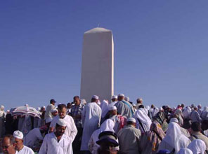 Hacı adayları, Arafat'a akın ediyor 