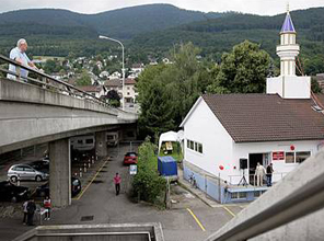 İsviçreliler 'minare için' sandık başında