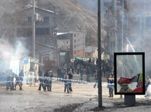 Hakkari'de polise taşlı saldırı