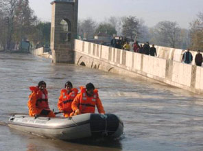 Edirne 'de sel tehlikesi devam ediyor