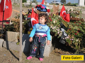 Sözleri yürek dağladı: Baba kalk! - Foto