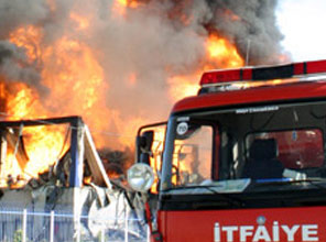 İtfaiye işçileri Taksim'de eylem yaptı 