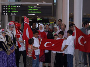 THY'nin ilk seferine 'kolbastı'lı karşılama