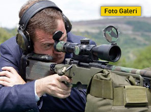 Medvedev'den silah şov - Foto