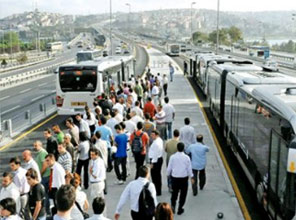 İstanbullular'a metrobüs müjdesi