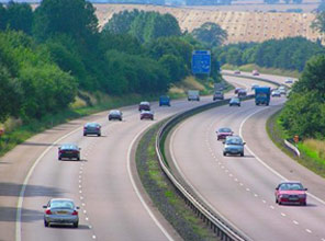 274 km hız yaparken polise yakalandı