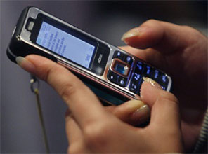 Gençler dünyayı SMS'e boğuyor