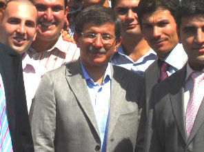 Davutoğlu'nu mutlu eden fotoğraf