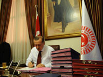 158495_basbakan-tayyip-erdogan-calisma.jpg